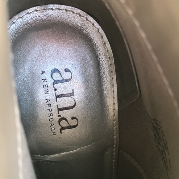 A.n.a booties size 7.5 like new great with jeans and the cooler weather - Picture 5 of 5